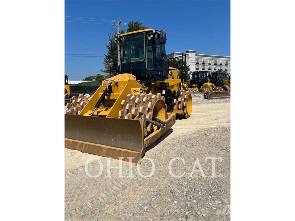 CAT 815 Půdní kompaktory