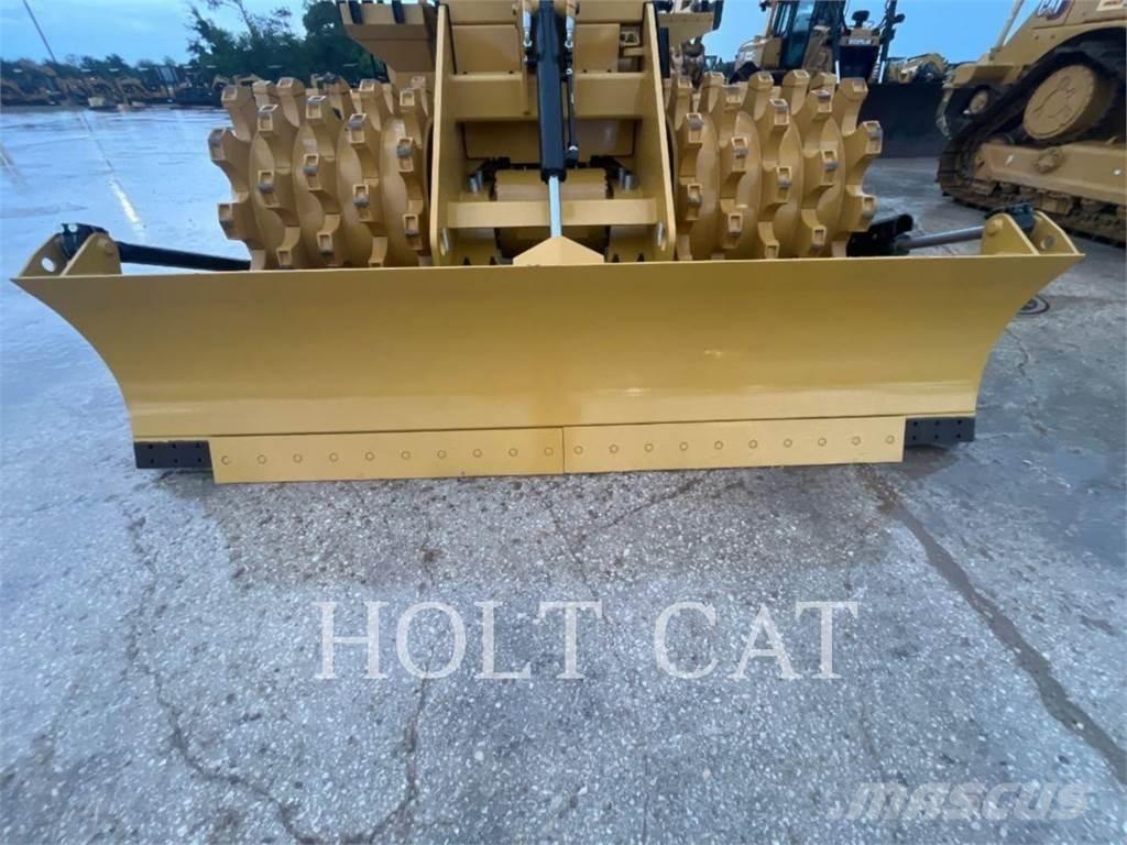 CAT 815 Půdní kompaktory