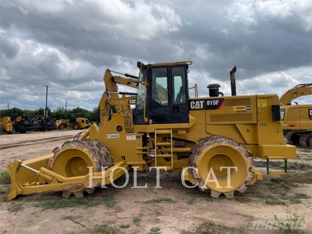CAT 815F Půdní kompaktory