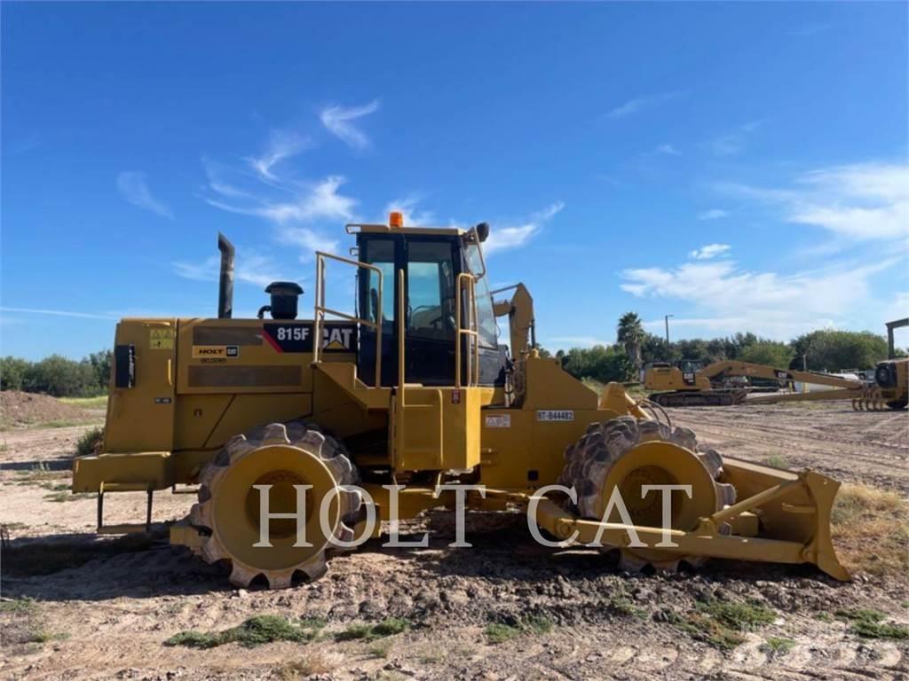 CAT 815F Půdní kompaktory
