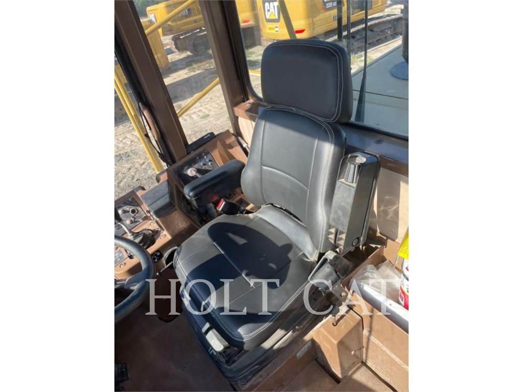 CAT 815F Půdní kompaktory