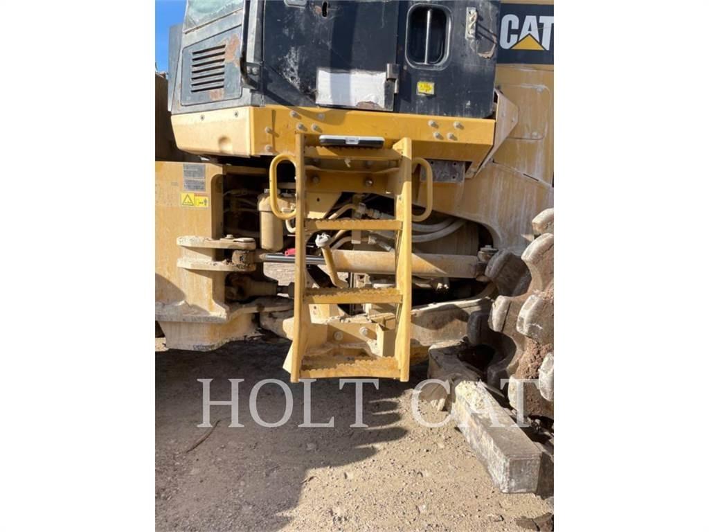 CAT 815F Půdní kompaktory