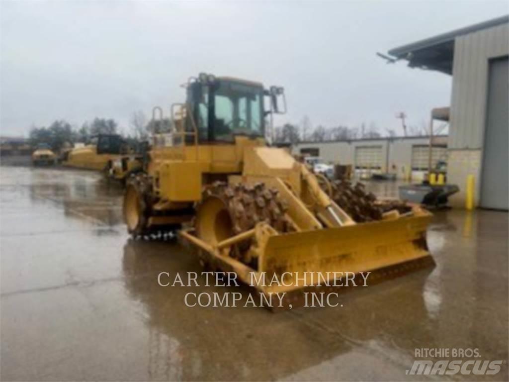 CAT 815F Kolové dozery