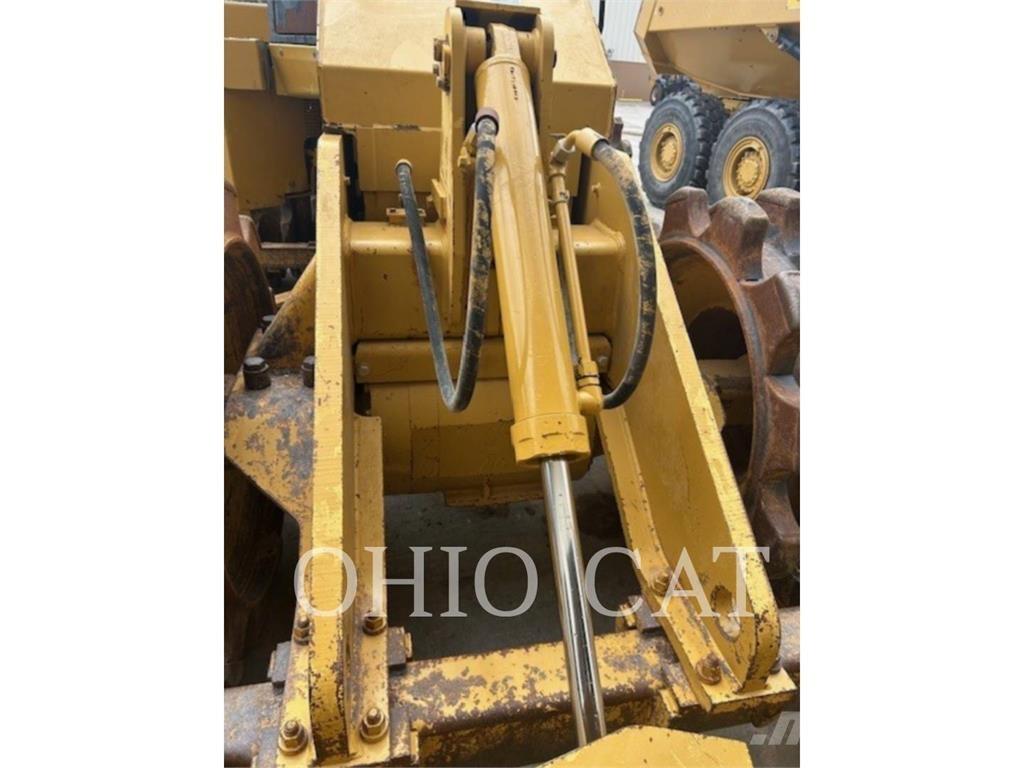 CAT 815F2 Půdní kompaktory