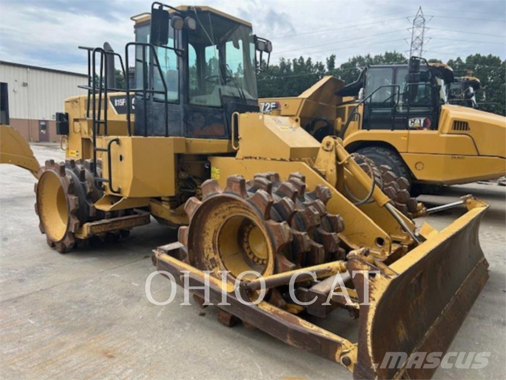 CAT 815F2 Půdní kompaktory