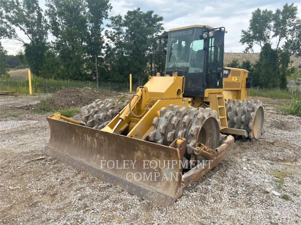CAT 815F2 Půdní kompaktory