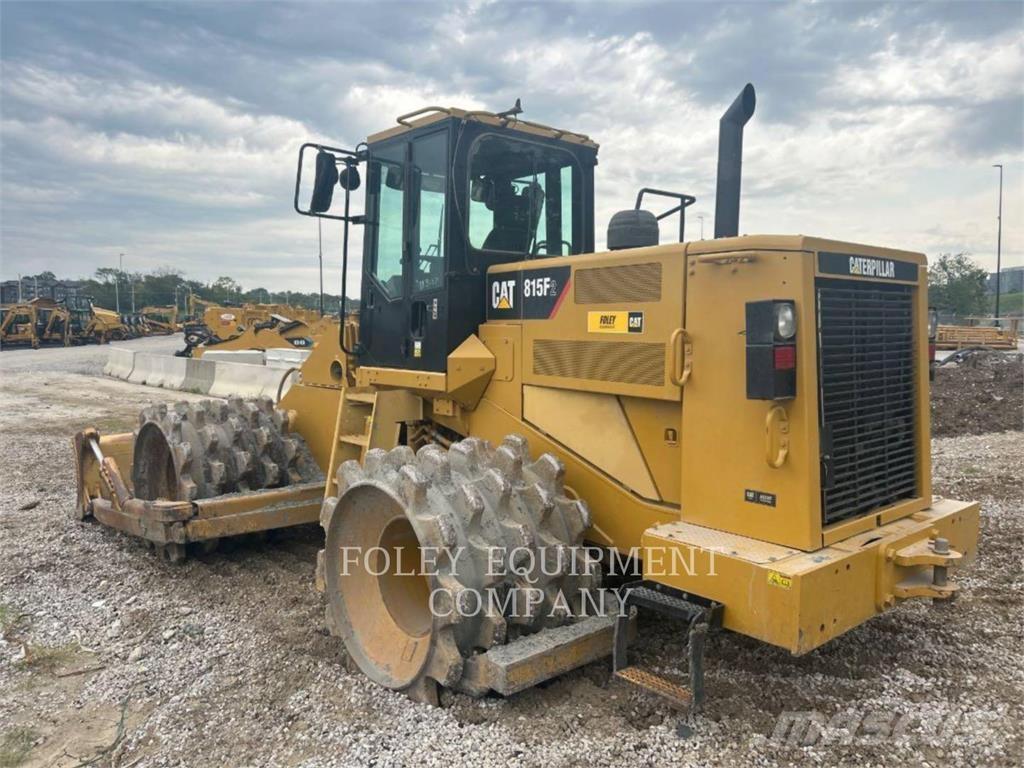 CAT 815F2 Půdní kompaktory