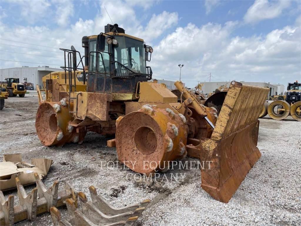 CAT 816F2 Půdní kompaktory