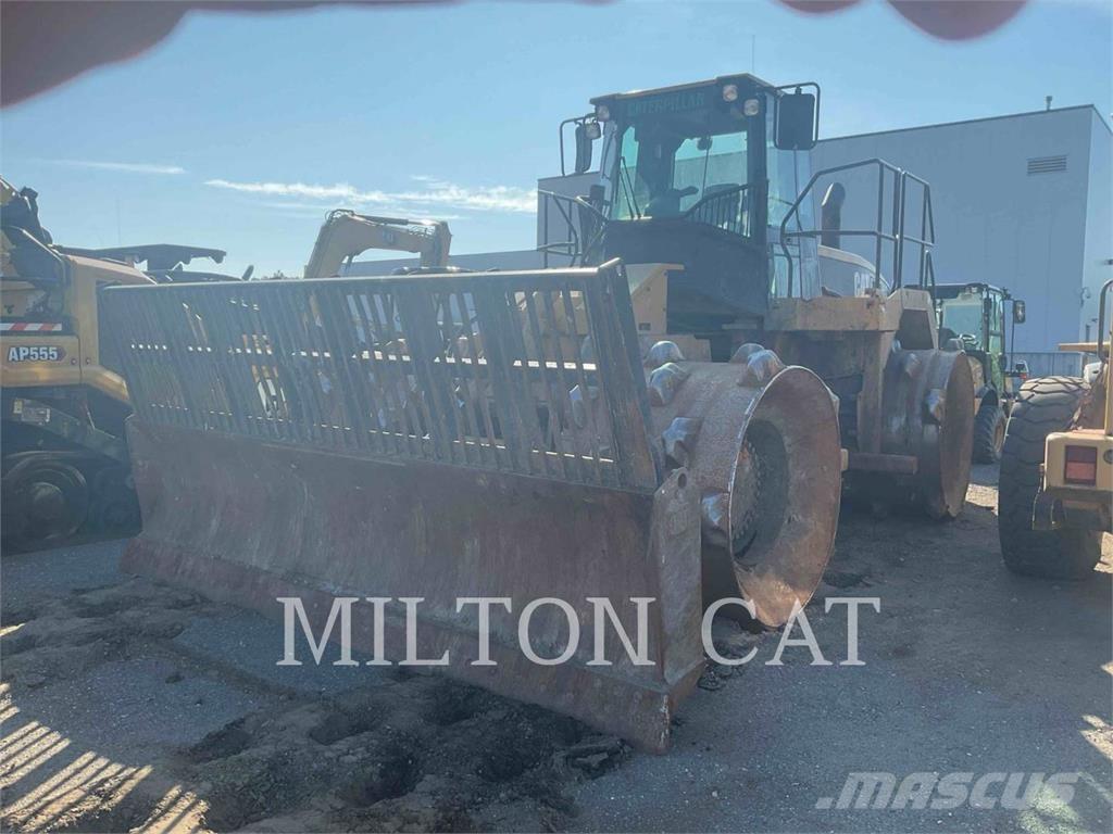 CAT 826G Půdní kompaktory