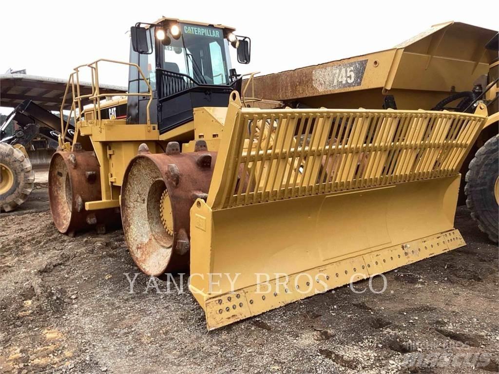 CAT 826H Půdní kompaktory