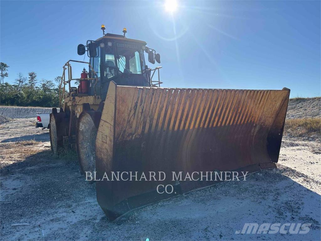 CAT 826H Půdní kompaktory