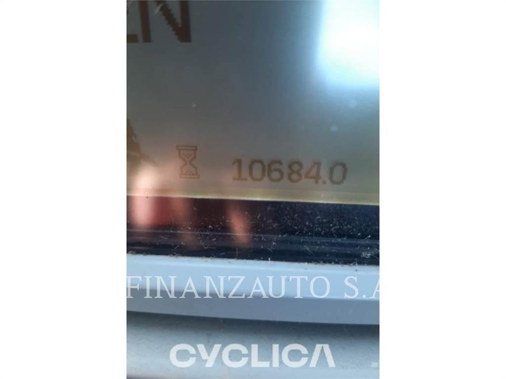 CAT 826K Půdní kompaktory