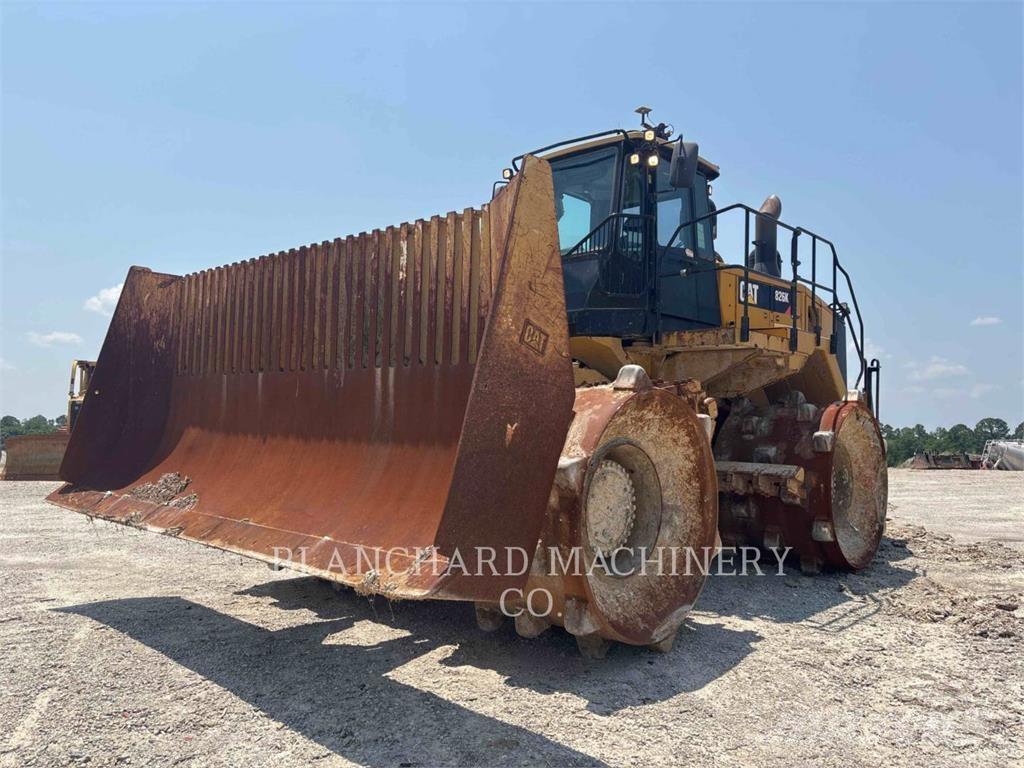 CAT 826K Půdní kompaktory