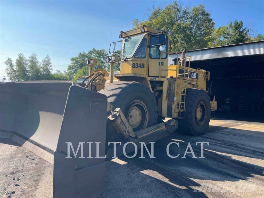 CAT 834B Kolové dozery