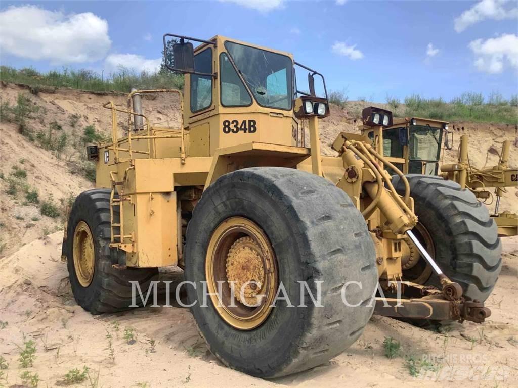 CAT 834B Kolové nakladače