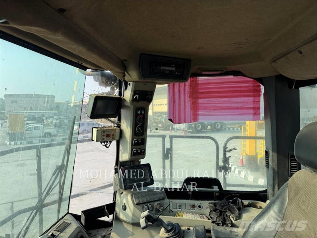 CAT 834K Kolové dozery