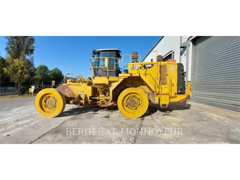 CAT 836K Kolové dozery