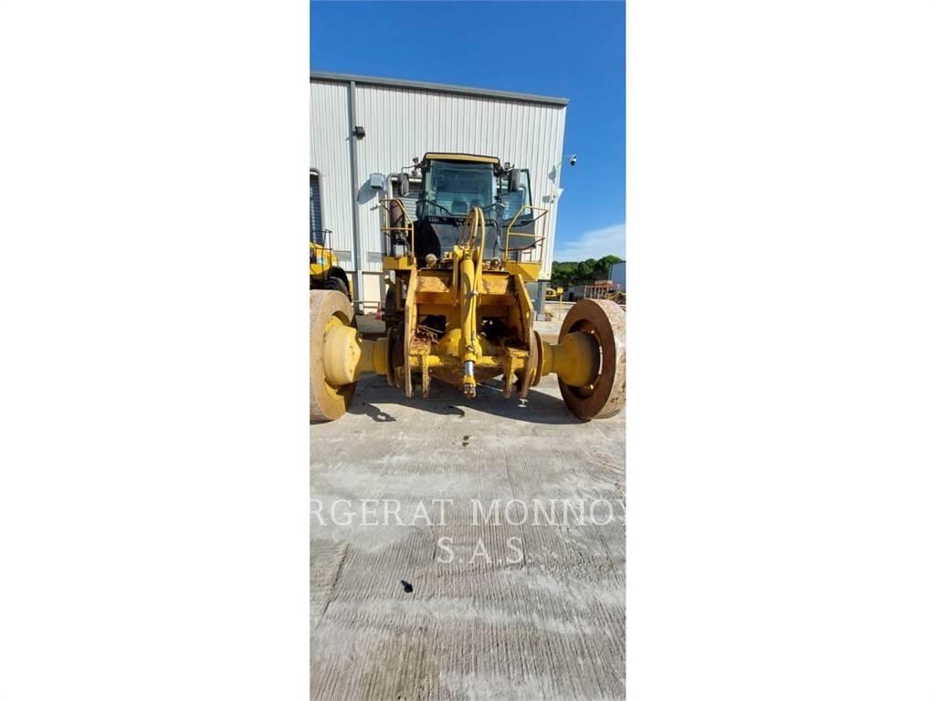 CAT 836K Kolové dozery