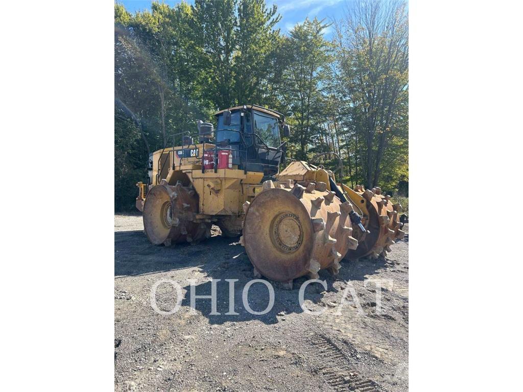 CAT 836K Kolové dozery