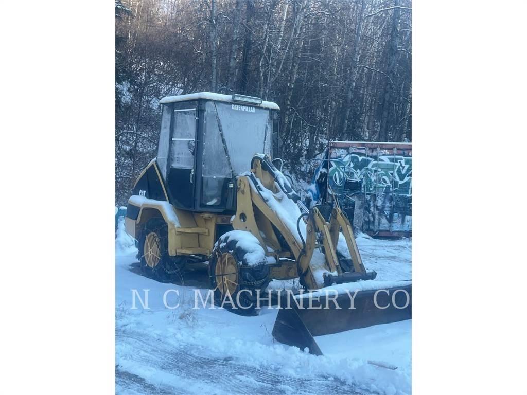 CAT 902 Kolové nakladače