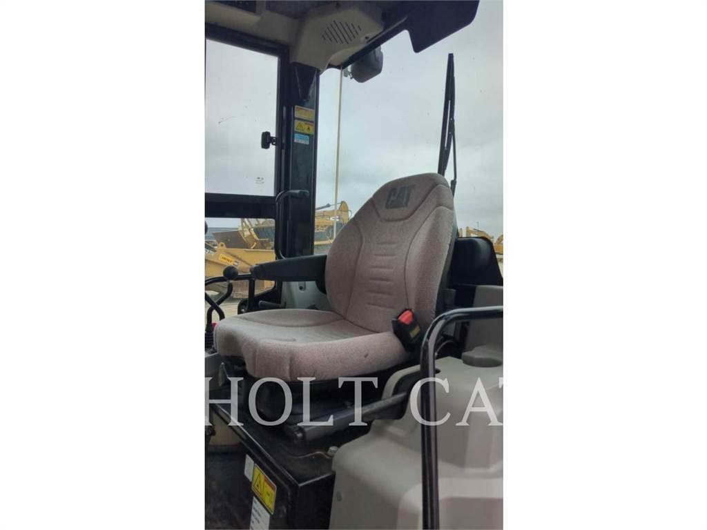 CAT 903C Kolové nakladače