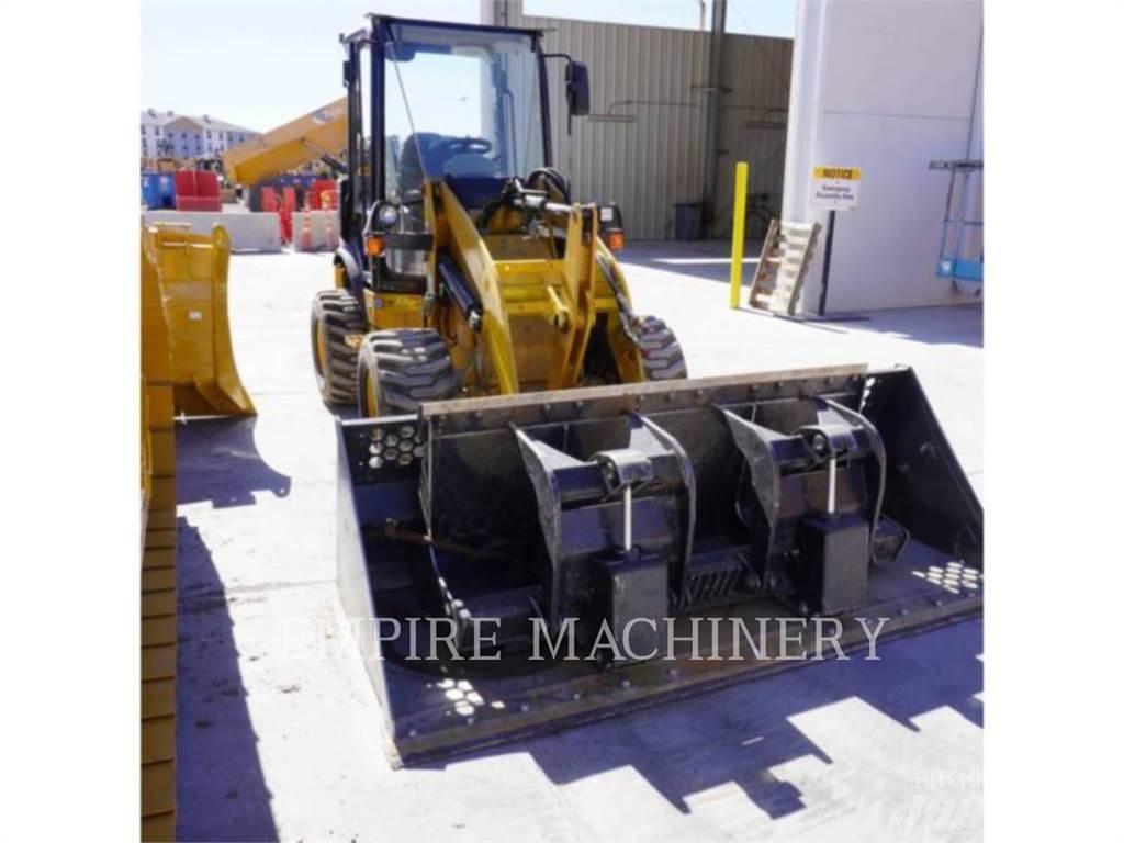 CAT 903C2 Kolové nakladače