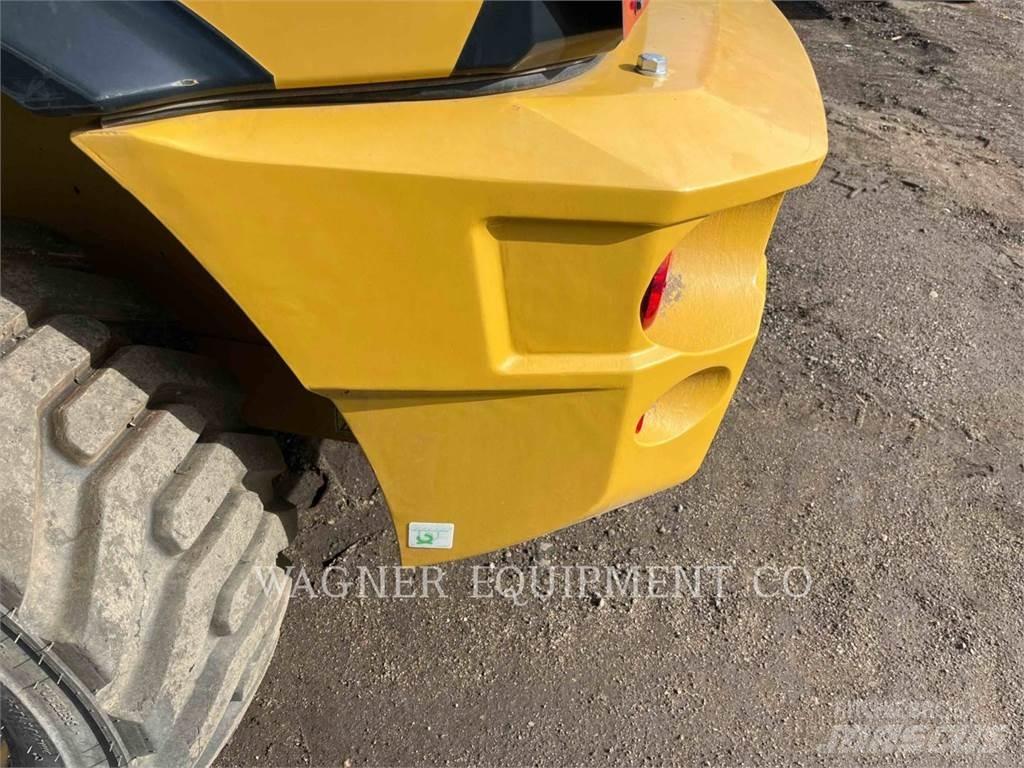 CAT 903D Kolové nakladače