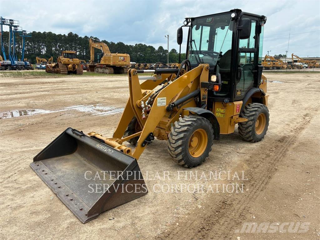 CAT 903D Kolové nakladače