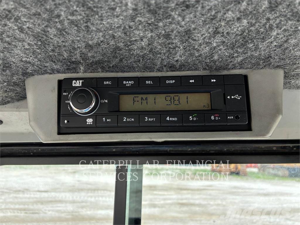 CAT 903D Kolové nakladače