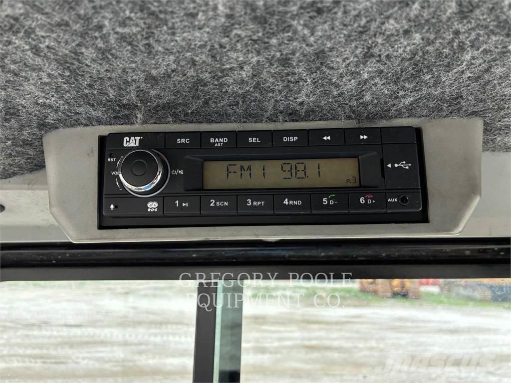 CAT 903D Kolové nakladače
