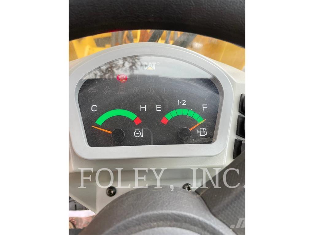 CAT 903D Kolové nakladače