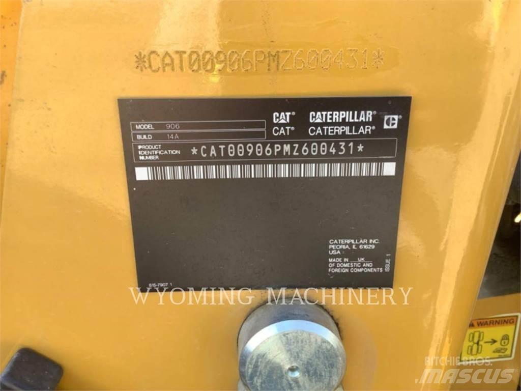 CAT 906 Kolové nakladače