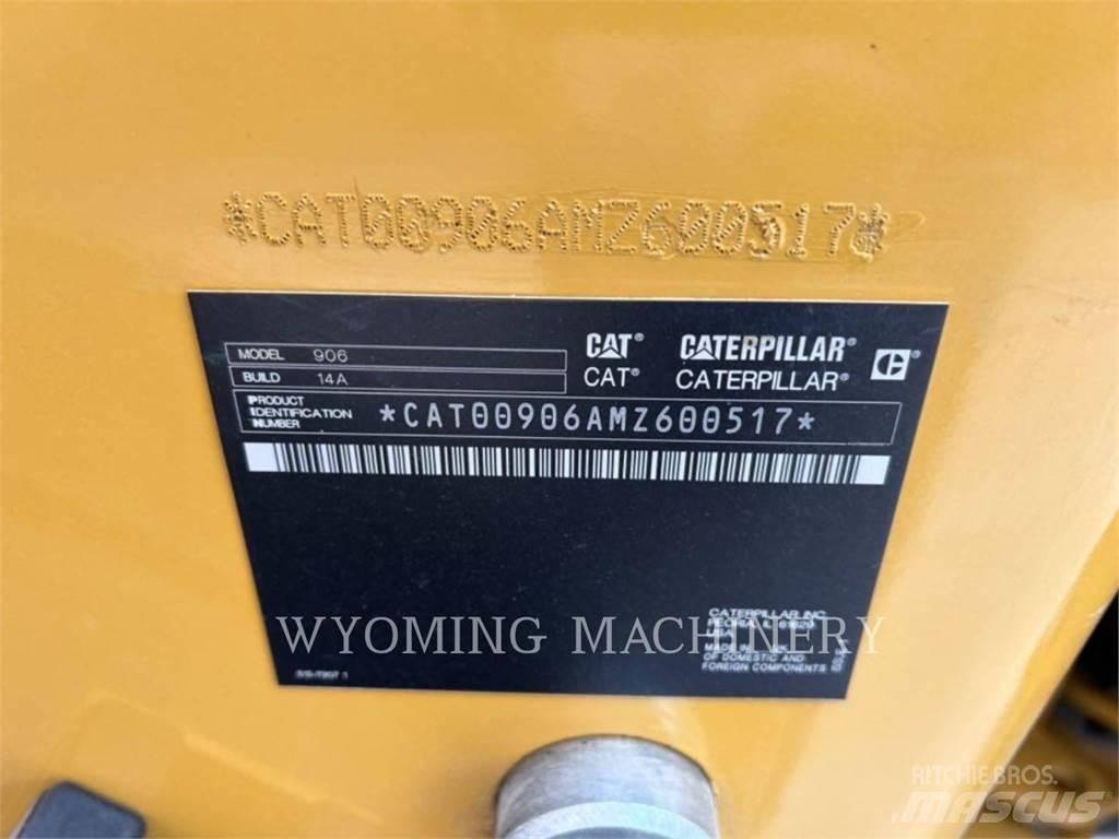 CAT 906 Kolové nakladače
