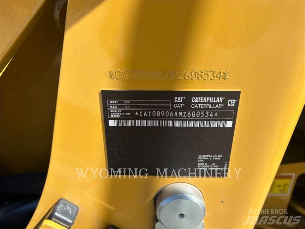 CAT 906 Kolové nakladače
