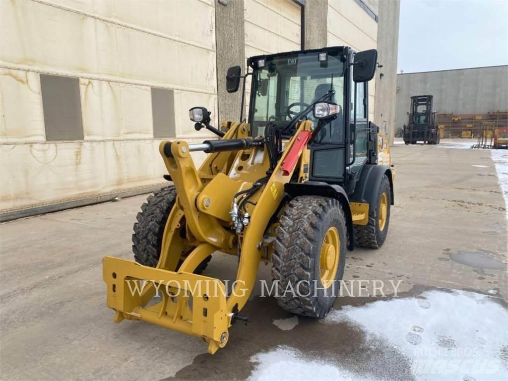 CAT 906 Kolové nakladače