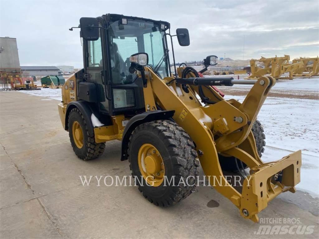 CAT 906 Kolové nakladače