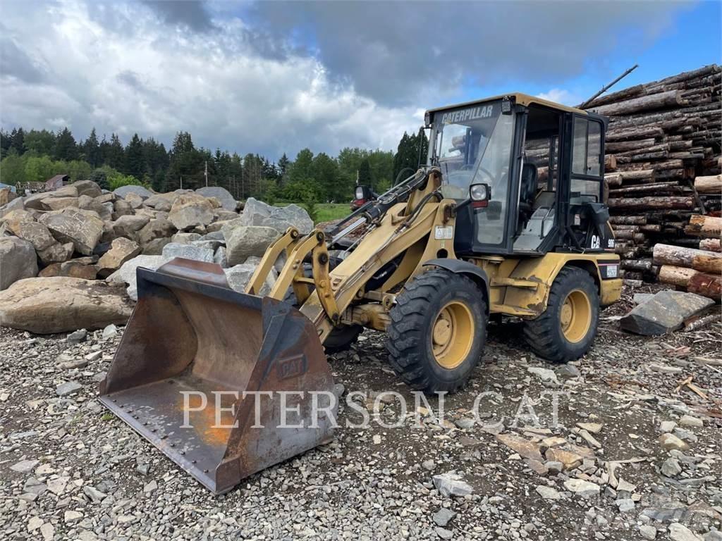 CAT 906 Kolové nakladače