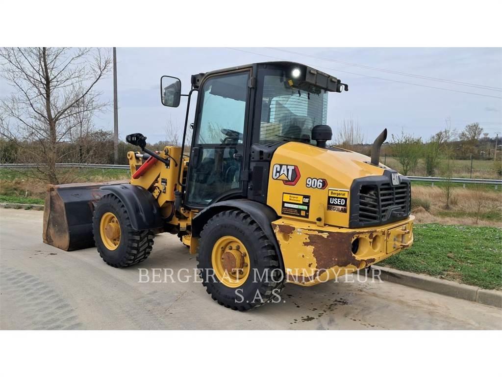 CAT 906 Kolové nakladače