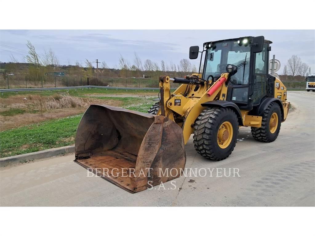 CAT 906 Kolové nakladače