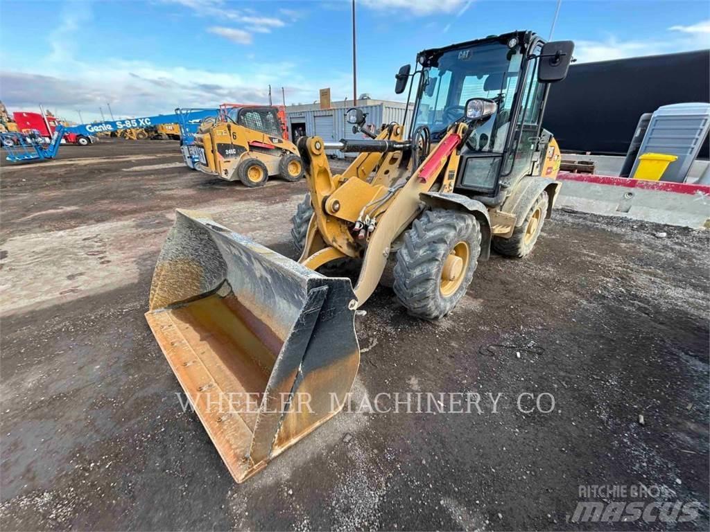 CAT 906 Kolové nakladače