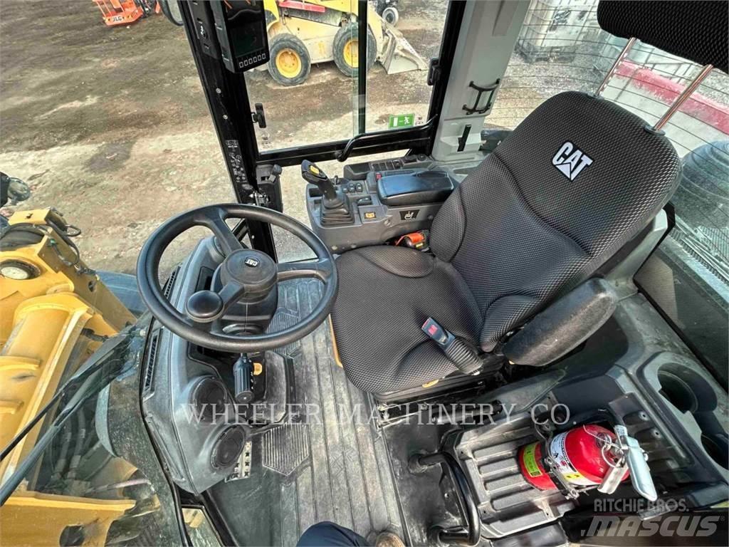 CAT 906 Kolové nakladače