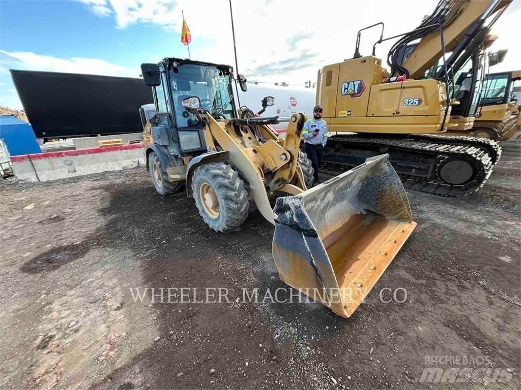 CAT 906 Kolové nakladače
