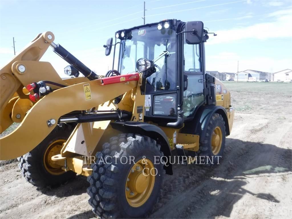 CAT 906 Kolové nakladače