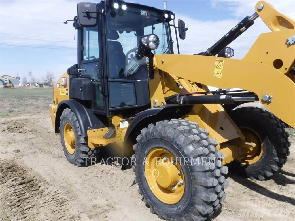 CAT 906 Kolové nakladače
