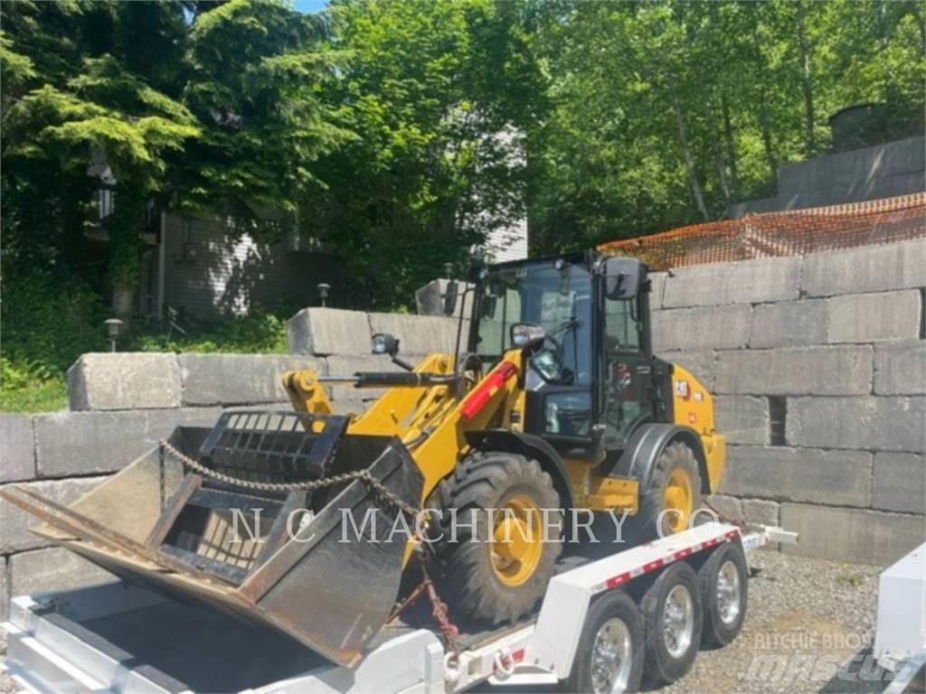 CAT 906 Kolové nakladače