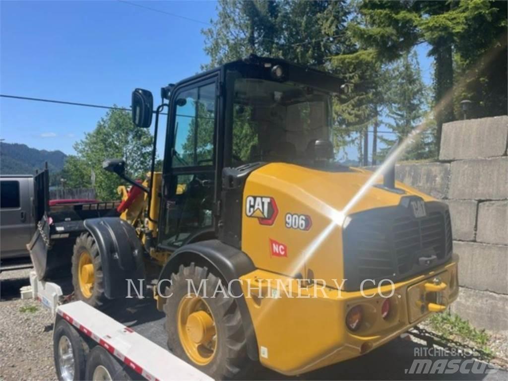 CAT 906 Kolové nakladače