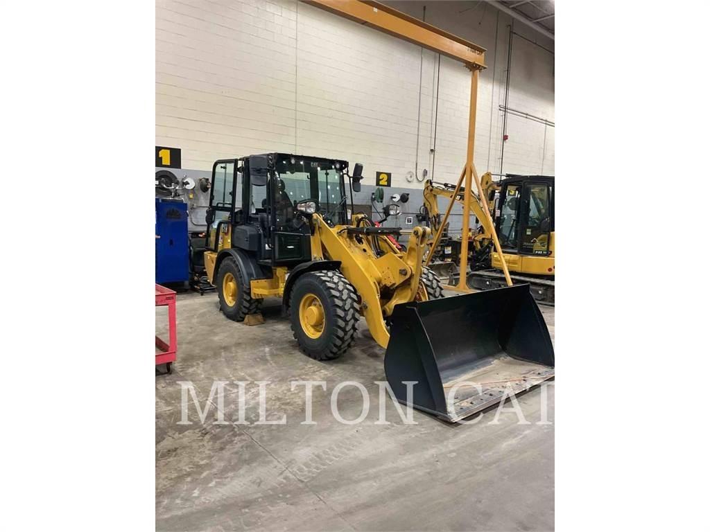 CAT 906 Kolové nakladače