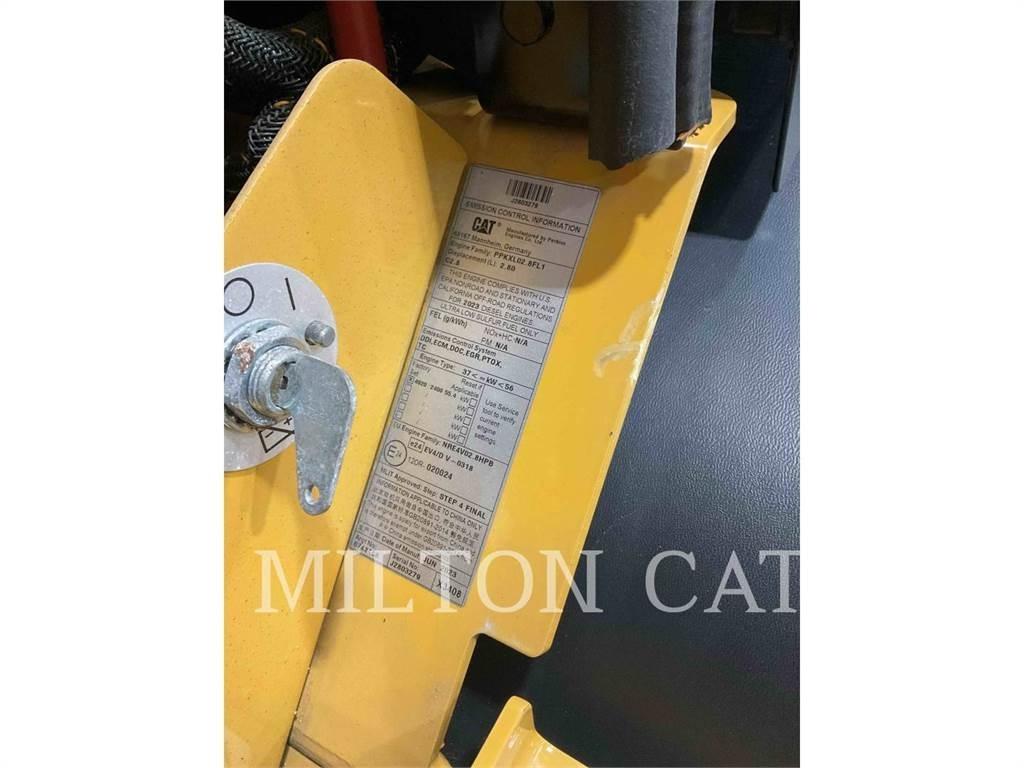 CAT 906 Kolové nakladače