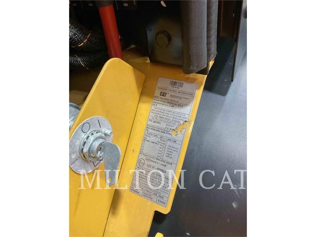 CAT 906 Kolové nakladače
