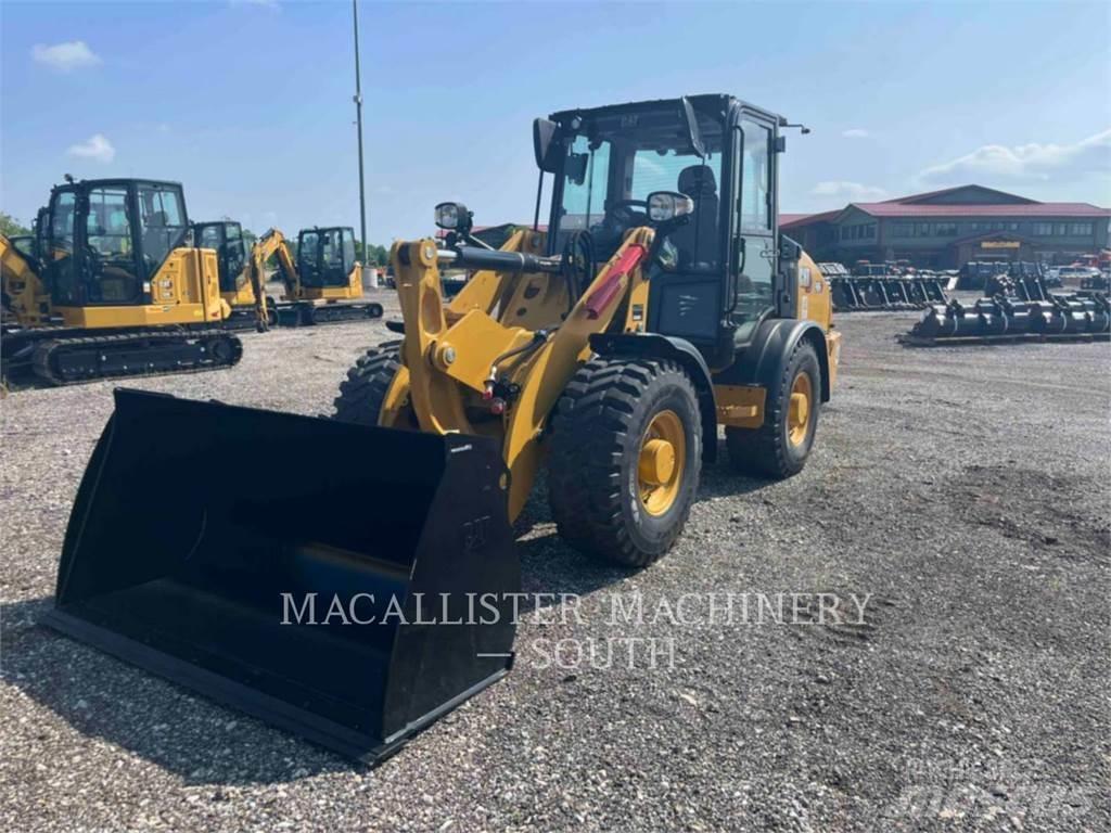 CAT 906 Kolové nakladače